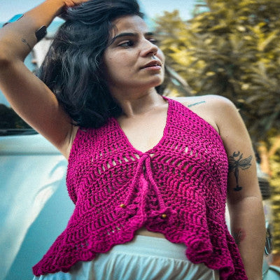 <p>O crochê pode ser mais simples e acessível do que parece quando você conta com uma boa receita e orientação. Conheça a Blusa Latina e o e-book gratuito criado para ajudar quem deseja começar a criar com as próprias mãos.</p>