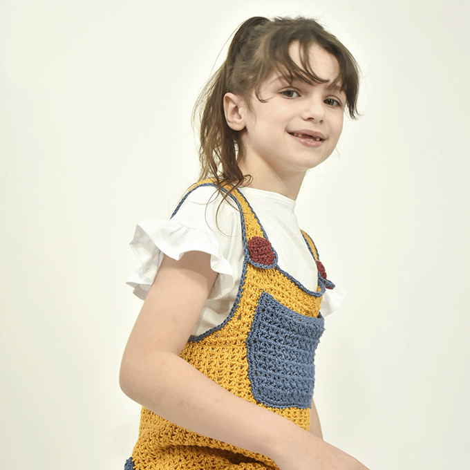 Kit de Crochê Jardineira Infantil por Camila Giulia