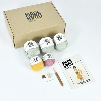 Kit de Crochê Jardineira Infantil por Camila Giulia